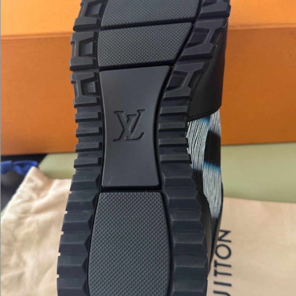 Louis Vuitton Sneakers - Picture 2 of 3